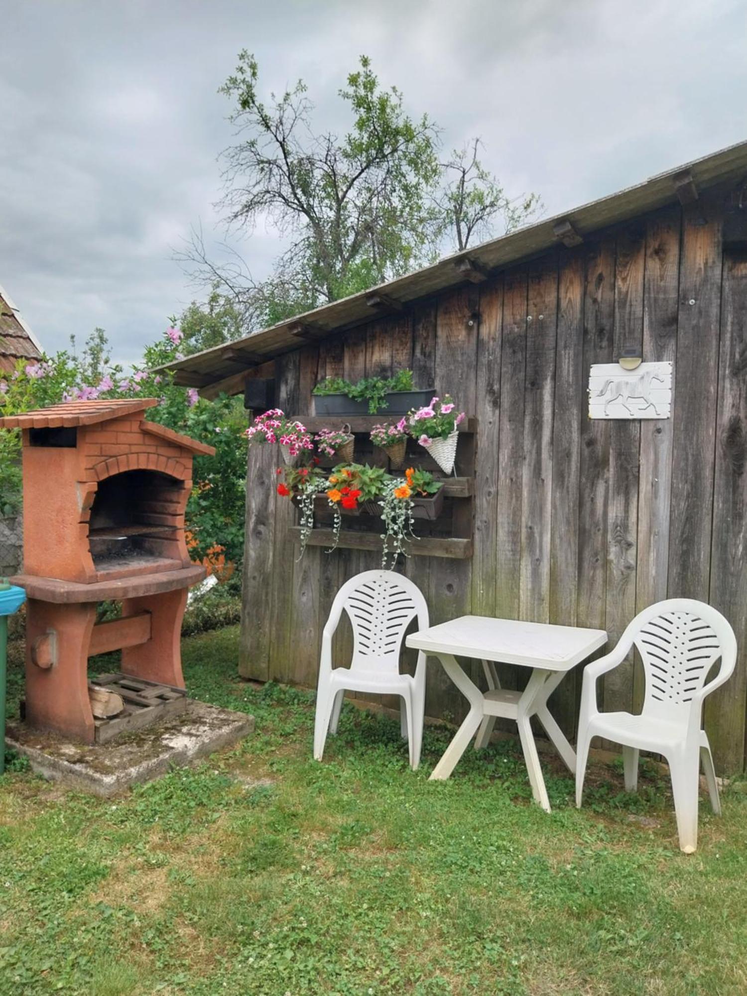 Guest House Happy Day Slunj Exterior foto